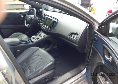 2015 Chrysler 200 S z USA, uszkodzony, nr VIN 1C3CCCBG8FN608882